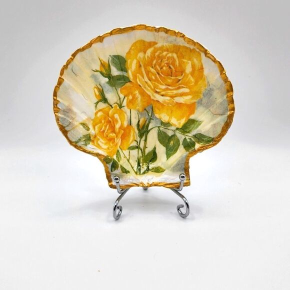 Decoupage Scalloped shell yellow Roses - Picture 1 of 1